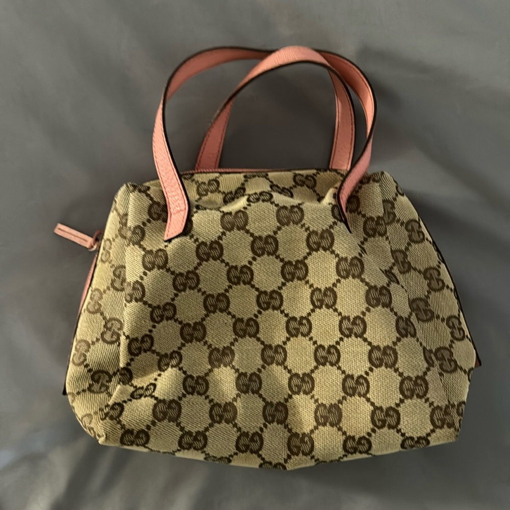 Super cute Gucci mini bag.